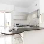 Margaret Guest House - Metro San Paolo